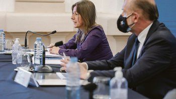 federales. El gobernador de Santa Fe, Omar Perotti, recibió ayer a la ministra de Seguridad de la Nación, Sabina Frederic, para avanzar en la coordinación de la intervención de fuerzas federales en el distrito, cuyo número se incrementó en un 75% desde enero. Perotti remarcó la importancia de “una unidad del Ministerio de Seguridad en Rosario”, que tendrá “a cargo la coordinación de las fuerzas en Santa Fe, Reconquista, Rafaela, Venado Tuerto y Rosario”.
