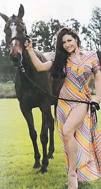 Mascota II: Adabel Guerrero y su yegua.