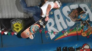 Gael Dobar, presente y futuro del skate argentino, impactó a los extranjeros con su show en el skaterpark de Bernal. Gael Dobar, presente y futuro del skate argentino, impactó a los extranjeros con su show en el skaterpark de Bernal.