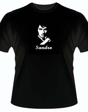 Las remeras del ídolo se venden por 35 pesos.