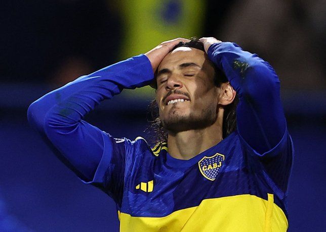 Edinson Cavani, crítico por el gol anulado a Boca: “El VAR traza una línea que me pasa por arriba de la rodilla y me sale por la espalda” Edinson Cavani, crítico por el gol anulado a Boca: “El VAR traza una línea que me pasa por arriba de la rodilla y me sale por la espalda”