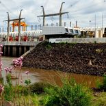 El gobierno argentino declaró alerta alto en todo el territorio y las infraestructuras críticas fueron las primeras en sentirlo como el caso de la represa Salto Grande, por su valor energético y su ubicación fronteriza, quedó en el tope de la lista. El gobierno argentino declaró alerta alto en todo el territorio y las infraestructuras críticas fueron las primeras en sentirlo como el caso de la represa Salto Grande, por su valor energético y su ubicación fronteriza, quedó en el tope de la lista.