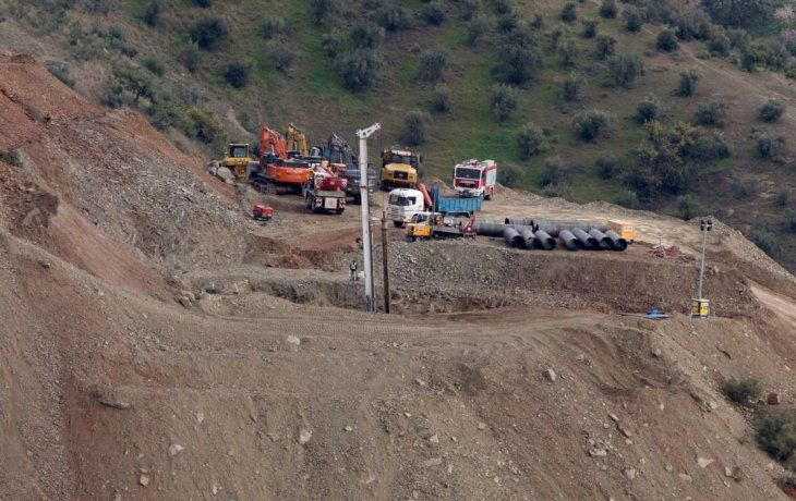 Las excavadoras trabajan contrareloj para dar con el niño Julen.