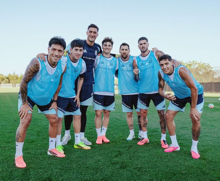 La Selección Argentina se entrena con la mira puesta en el debut frente a Argelia el martes 16 de junio a las 22. La Selección Argentina se entrena con la mira puesta en el debut frente a Argelia el martes 16 de junio a las 22.