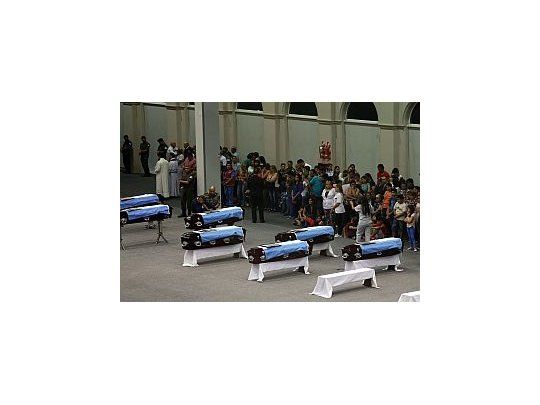 Cientos de personas participaban de la ceremonia en la capital santiagueña.
