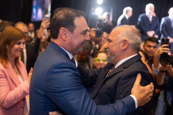 Gustavo Valdés junto al nuevo intendente de Corrientes, Claudio Polich. Gustavo Valdés junto al nuevo intendente de Corrientes, Claudio Polich.
