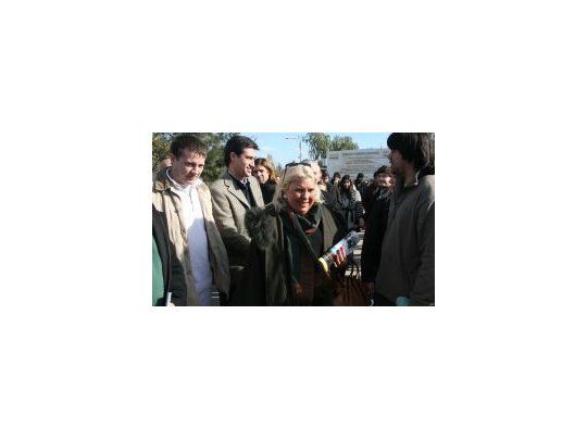 Carrió participó de un acto frente al CEAMSE junto al candidato a vicepresidente de la CC, Adrián Pérez y a gobernador, Carlos Morán.