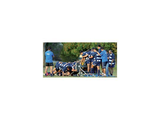 A mover la máquina. Los Pumas y un riguroso entrenamiento en Gold Coast ante la atenta mirada del coach Tati Phelan. Argentina y un duro compromiso ante Australia.