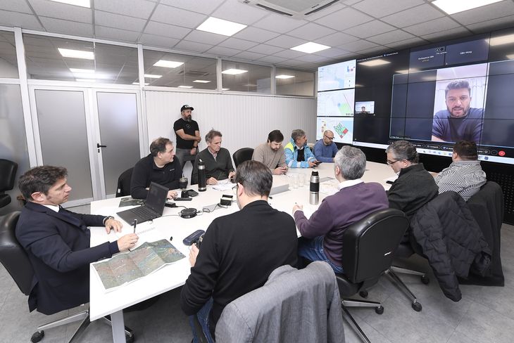 Kicillof se reunió con el comité de emergencia para analizar el despliegue de la asistencia tras el temporal.  