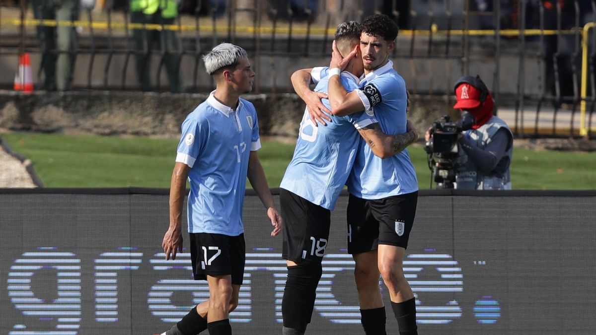 Bielsa’s Uruguay beat Peru and prays for a draw between Argentina and Chile