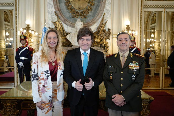 Javier Milei y Karina Milei, en la jura del nuevo ministro de Defensa, Carlos Alberto Presti. Javier Milei y Karina Milei, en la jura del nuevo ministro de Defensa, Carlos Alberto Presti.