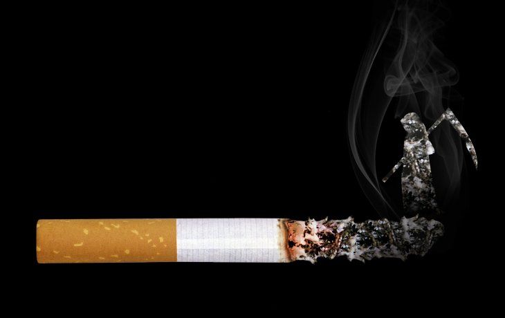 Proponen que la edad mínima para comprar cigarrillos sea 100 años