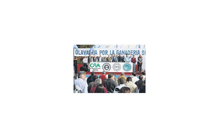 ámbito.com | El campo expresó su descontento este fin de semana en una masiva asamblea en Olavarría y volverá a hacerlo el sábado en Paraná, Entre Ríos, con la Mesa de Enlace y el combativo Alfredo de Angeli a la cabeza.
