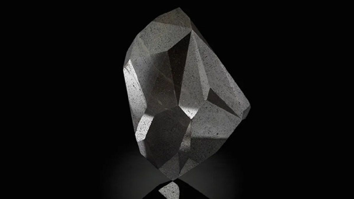 Subastan una piedra preciosa que vendría del espacio en 3,75 millones de  euros