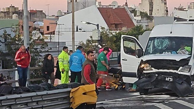Dedse el GCBA afirmaron que el choque fue múltiple e involucró a tres vehículos más.