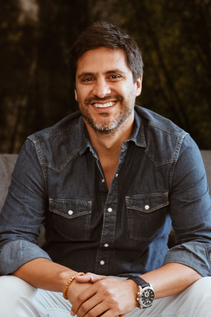 “Nosotros en Top Voices en Español compartimos la creencia de que ‘La educación es la mejor herramienta para mejorar al mundo’. Esta es una frase dicha por Nelson Mandela y nos parece que fue muy atinado su mensaje porque es así, donde hay educación, todo sale mejor
