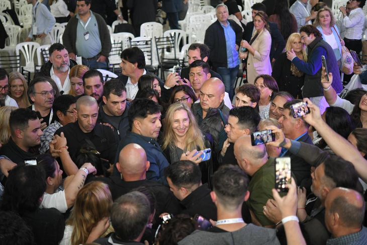 Karina Milei cerró una jornada de discusión política que inició a las 9 de la mañana. Karina Milei cerró una jornada de discusión política que inició a las 9 de la mañana.