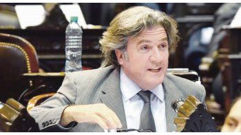 ámbito.com | Autor. El diputado mendocino del Partido Intransigente, José Luis Ramón presentó el proyecto aprobado en la Comisión de Justicia.