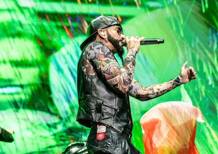 La Leyenda Viviente repasó sus más grandes hits, desde sus inicios hasta hoy, demostrando su versatilidad en la música. La Leyenda Viviente repasó sus más grandes hits, desde sus inicios hasta hoy, demostrando su versatilidad en la música.