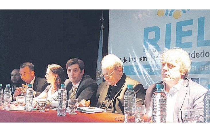 ámbito.com | frente amplio. El legislador Gustavo Vera y monseñor Marcelo Sánchez Sorondo fueron dos de los oradores en el encuentro durante el cual se presentó la primera agrupación política con apoyo del Vaticano.