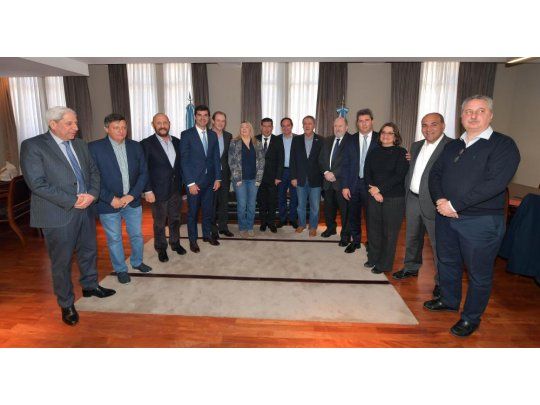 Mandatarios provinciales analizan el reclamo de la bonaerense María Eugenia Vidal de la restitución del Fondo del Conurbano. (Foto: Ignacio Petunchi)