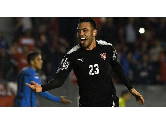 Nery Domínguez pasó de Independiente a Racing.