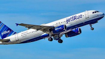 aerolinea ofrece vuelos gratis todo un ano a quienes borren todas sus fotos de instagram