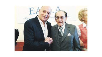 ámbito.com | Carlos Fayt, ayer al mediodía en el homenaje que le organizaron los abogados de la FACA, en compañía del gremialista Gerónimo “Momo” Venegas.