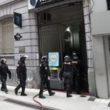 Más policías se sumaron a la Alcaidía 1-D de microcentro para ayudar en la situación.