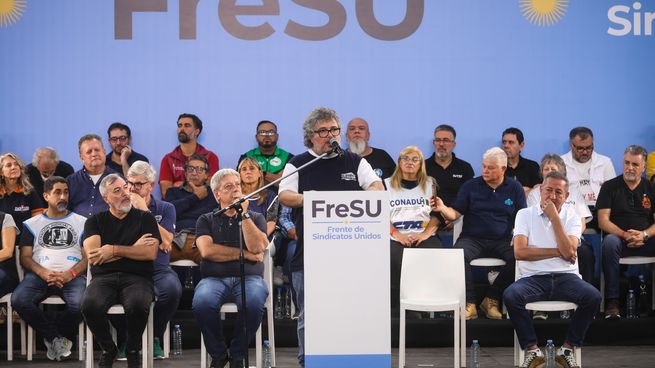 El FreSU realizó su primer plenario nacional con más de 1.600 delegados gremiales y aprobó un programa de diez puntos con eje en salario, empleo y derecho a huelga.