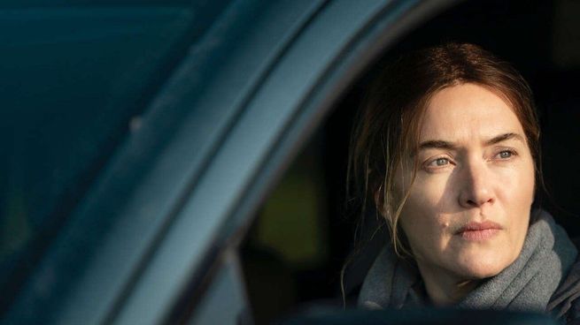 Kate Winslet se pone en la piel de una detective en crisis en la serie de HBO Max que sorprendió por su intensidad y calidad narrativa.