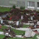 Un estacionamiento subterráneo colapsó en Parque Patricios. Un estacionamiento subterráneo colapsó en Parque Patricios.