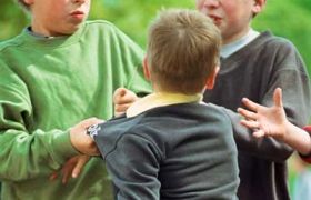 Es importante tener muy presente que cuando los niños manifiestan estos comportamientos son cuando más nos necesitan, ya que por si solos no pueden regular de manera asertiva y reflexiva sus emociones.