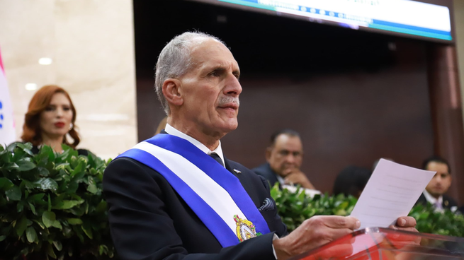 Nasry Asfura juró como presidente de Honduras en el Congreso, en una ceremonia breve y sin presencia de mandatarios extranjeros.