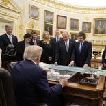 Donald Trump le mostró a la delegación argentina la maqueta de la nueva Casa Blanca. Donald Trump le mostró a la delegación argentina la maqueta de la nueva Casa Blanca.