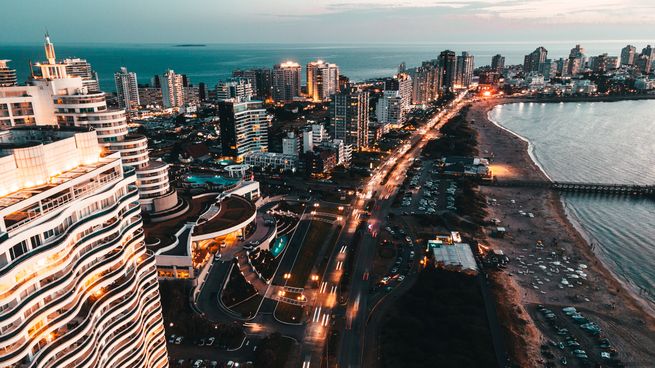El gobierno y los inversionistas buscan convertir a Punta del Este en una ciudad abierta durante todo el año para uruguayos e inmigrantes.