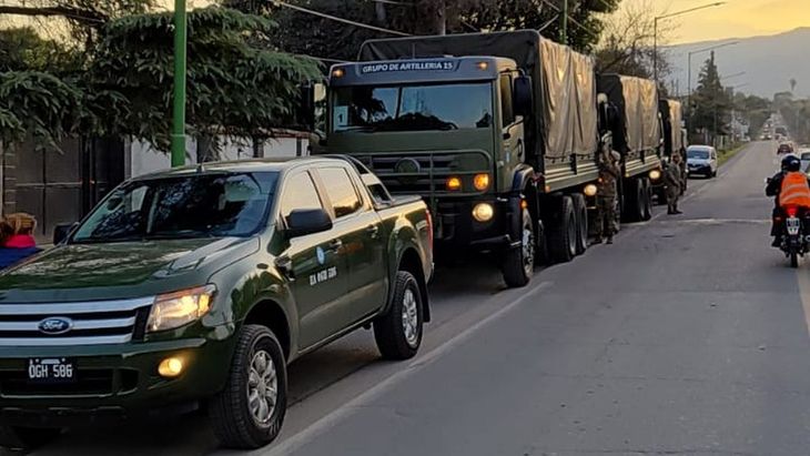 Los camiones del grupo de artillería del Ejército argentino. Los camiones del grupo de artillería del Ejército argentino.