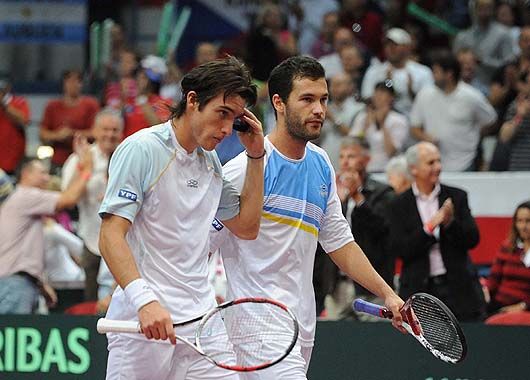 Tras un comienzo errático, Acasuso y Mayer equilibraron el partido, pero no alcanzó.