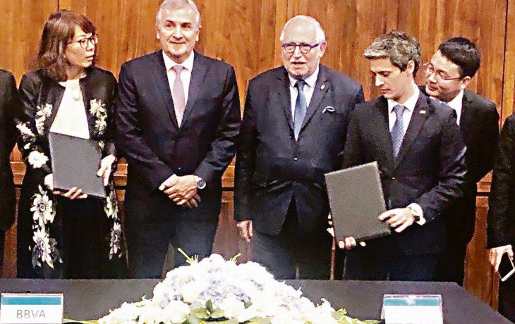 china. El radical Gerardo Morales encabeza una misión comercial de Jujuy en la República Popular China, donde fue recibido por el embajador Diego Guelar. Estará de regreso el lunes para la reunión con Macri, Peña y Frigerio.
