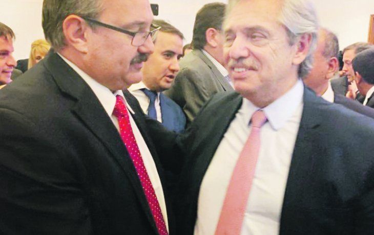 Aval. El candidato a gobernador del Frente de Todos busc&oacute; ayer en Tucum&aacute;n el respaldo del presidente electo, Alberto Fern&aacute;ndez.