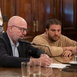 El legislador Waldo Wolff, titular de la Comisión de Presupuesto, junto con los vicepresidentes Claudia Neira y Nicolas Pakgojz. El legislador Waldo Wolff, titular de la Comisión de Presupuesto, junto con los vicepresidentes Claudia Neira y Nicolas Pakgojz.