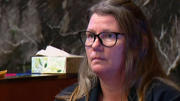 Jennifer Crumbley, la madre del joven victimario que está acusada por homicidio involuntario. Jennifer Crumbley, la madre del joven victimario que está acusada por homicidio involuntario.