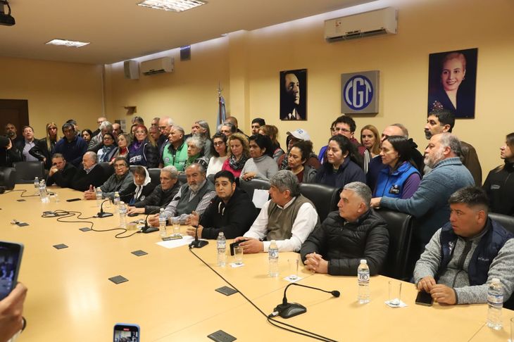 El encuentro se llevó a cabo en la sede de la central obrera ubicada en Azopardo al 826 donde se tocó, entre otros temas, la protesta que se realizará bajo el lema 