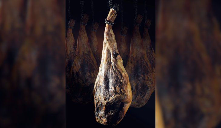 El Jamón de Bellota representa la exclusividad de su sabor y textura como un arte culinario.