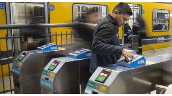 El paro de la CGT tuvo escaso impacto en los comercios y transportes