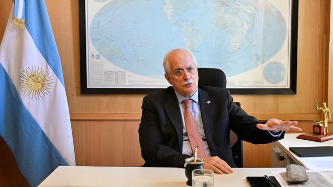 Jorge Taiana fue detenido en 1975 por la Triple A y salió de prisión en 1982.