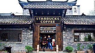 La cadena Starbucks cuenta con alrededor de 8.000 tiendas en China. La cadena Starbucks cuenta con alrededor de 8.000 tiendas en China.