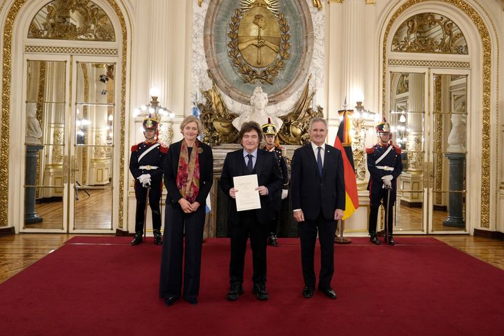 La embajadora de Alemania, Catalina Cullas, presentó sus cartas credenciales ante Javier Milei. La embajadora de Alemania, Catalina Cullas, presentó sus cartas credenciales ante Javier Milei.