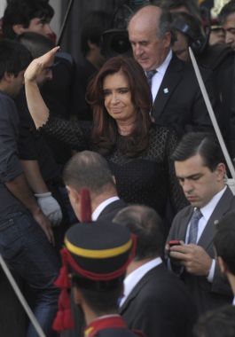 Giro por Malvinas: Cristina tiende un puente con los isleños y ofrece vuelos directos desde Buenos Aires (foto 12)