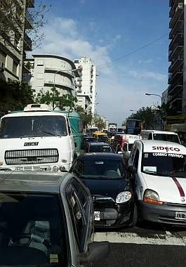 Un camión desató un choque en cadena con 8 autos en San Telmo (foto 6)